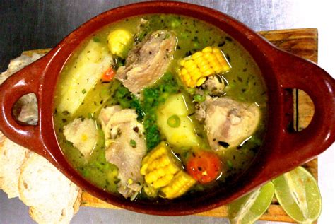  Sancocho de Gallina:  Bir Yemeğin Kalpten Gelen Sıcaklığı ve Evcil Sevgiyle Buluşması!