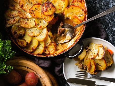  Lancashire Hotpot: Yoğun ve doyurucu bir lezzet şöleni sunan bu İngiliz klasiği sizi kendisine hayran bırakacak!