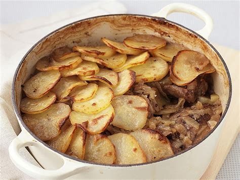  Lancashire Hotpot: Sıcak Bir Yaz Gününde İçinizi Isıtacak Geleneksel İngiliz Konfor Yemeği!