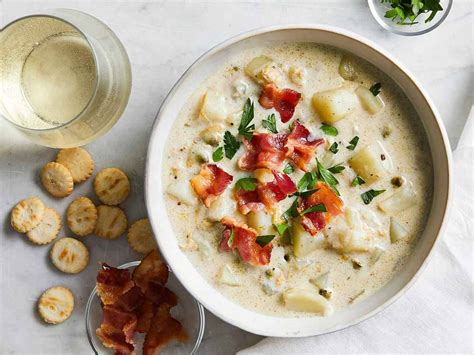  New England Clam Chowder: Yoğun ve Doyurucu Bir Deniz Ürünü Çorbası!