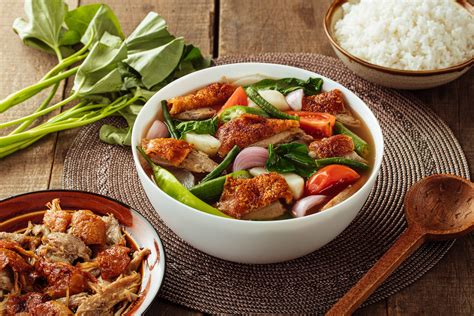  Sinigang na Lechon: Kendinizi Ekşi ve Kremamsı Bir Tat Deneyimine Hazırlayın mı?