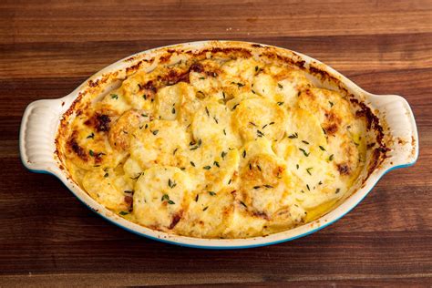  Yukon Gold Potatoes Au Gratin:  Bir Amerikan Klasikinin İhtişamlı Kırılmasını Deneyimleyin!